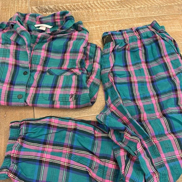 Victoria's Secret Other - Victoria’s Secret plaid short sleeve pajamas